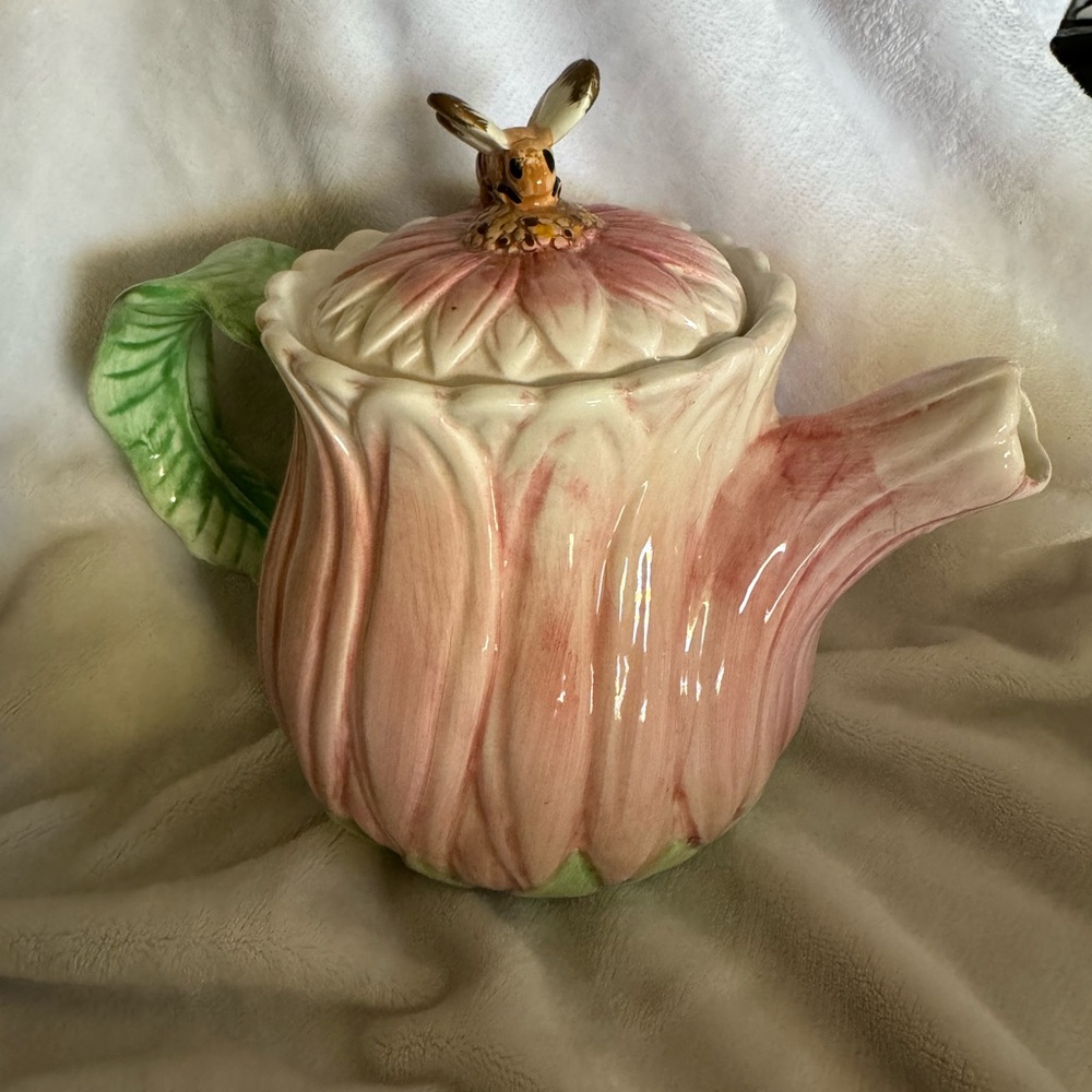 Vintage 1994 The Bombay Company Pink Gerber Daisy Teapot with Bumble Bee Lid
